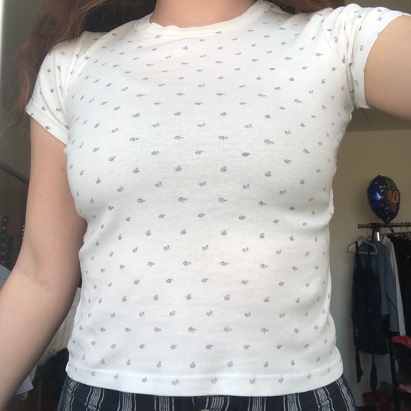 Brandy Melville Tops - brandy melville flower top<3